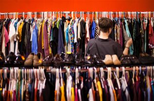 2015服裝電商銷售額增長21%，未來機(jī)會(huì)聚焦何處？鞋帽零售新趨勢探析